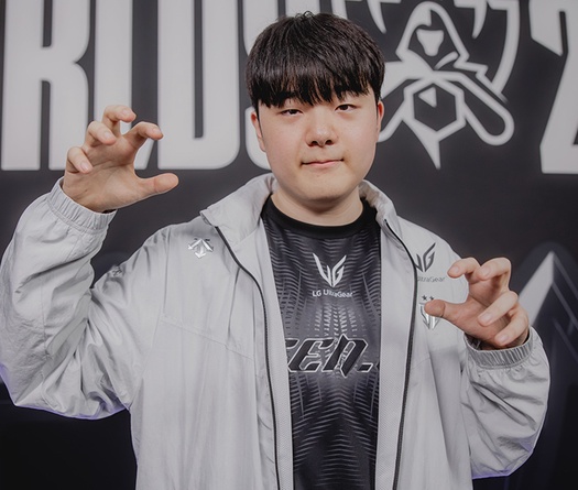 Kết quả CKTG 2025 ngày 23/10: GEN thị uy, nhẹ nhàng tiến vào tứ kết