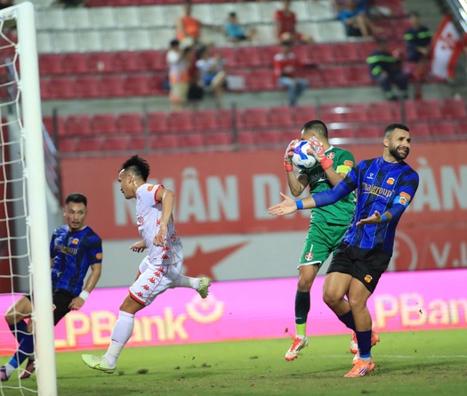 Lối thoát nào cho HAGL sau khởi đầu tồi tệ ở V.League?