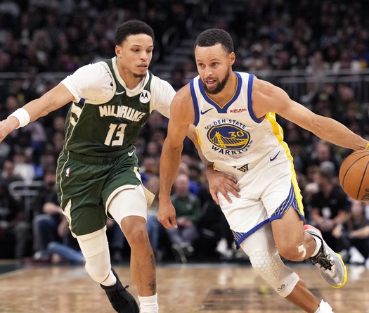 HLV Steve Kerr thừa nhận vấn đề nghiêm trọng của Warriors sau màn sẩy chân trước MIlwaukee Bucks