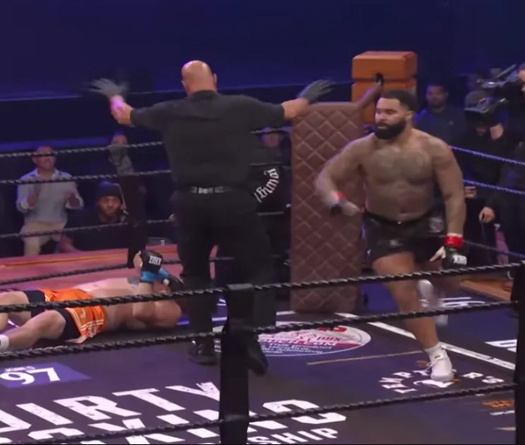 HCV Olympic knockout đối thủ trên sàn Boxing "bẩn", gửi lời nhắn tới UFC