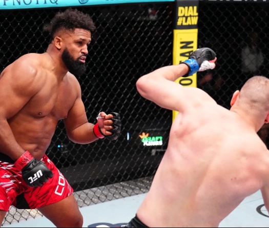 Waldo Cortes-Acosta ngược dòng từ cú chọc mắt, thách thức Tom Aspinall