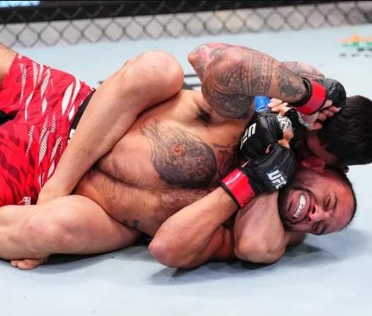 UFC sa thải võ sĩ, điều tra nghi án bán độ