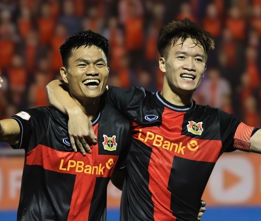 Tân binh Ninh Bình tiếp tục bay cao ở V.League