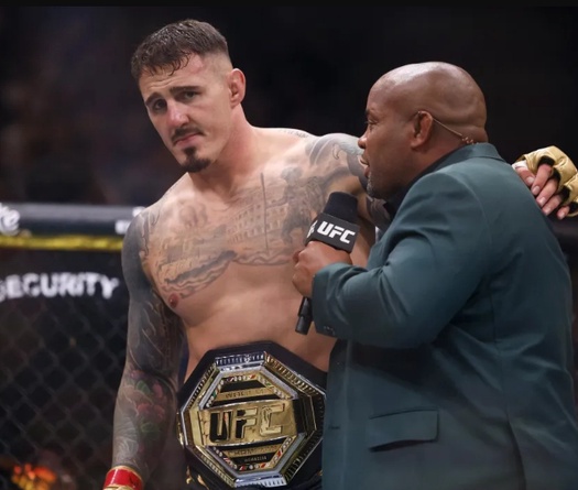 Daniel Cormier chỉ trích Jon Jones vì quá khắt khe với Tom Aspinall sau UFC 321