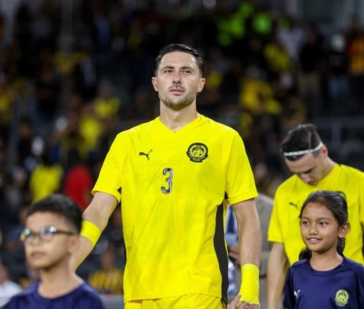 CLB Tây Ban Nha phủ nhận “bỏ rơi” trung vệ dính án nhập tịch Malaysia của FIFA