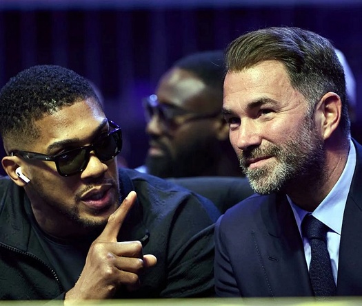 Anthony Joshua nhận "mưa gạch đá" vì đồng ý so găng với Jake Paul