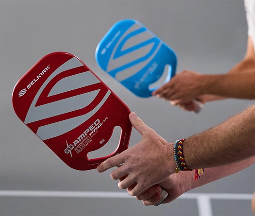 So sánh hai kiểu cấu tạo vợt pickleball: Phương pháp “sandwich” và ép nhiệt