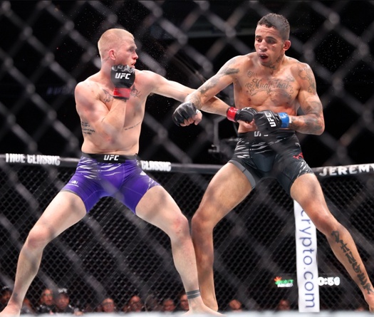 Carlos Prates: Tôi có thể vượt mặt Ian Garry nhờ chiến thắng ở UFC 322