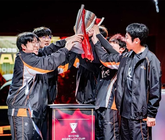 Tin chuyển nhượng LMHT 14/11: HLE hoàn thiện Dream Team với Canyon?
