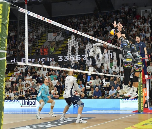Verona lần đầu đánh bại Perugia ở SuperLega bằng chiến thắng nghẹt thở