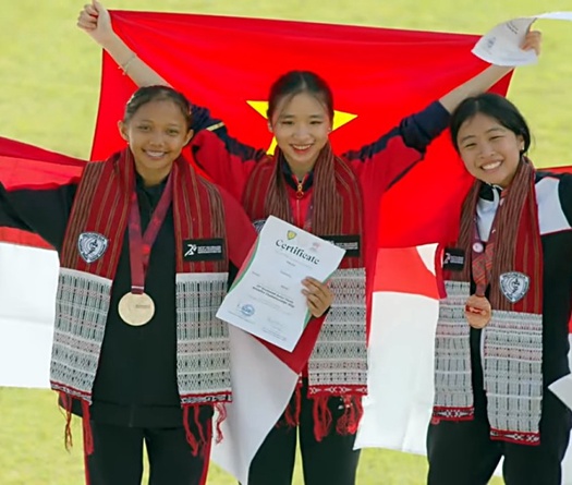 Lương Thị Khan bảo vệ thành công HCV 3.000m nữ giảI Vô địch Điền kinh Trẻ Đông Nam Á 2025