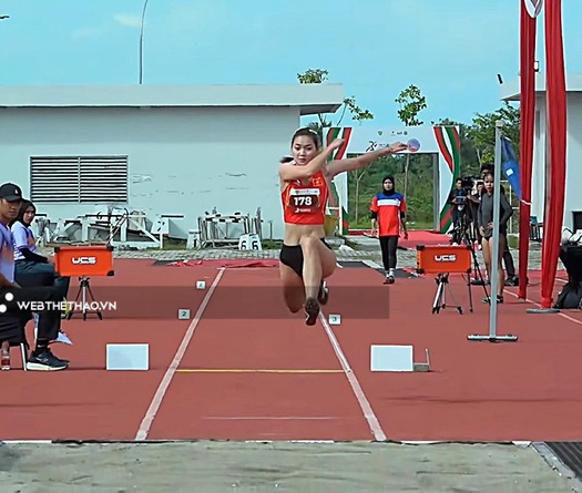 Cô gái xứ Huế Quỳnh Anh giành HCV nhảy xa 3 bước khó tin ở giải Điền kinh Trẻ Đông Nam Á 2025