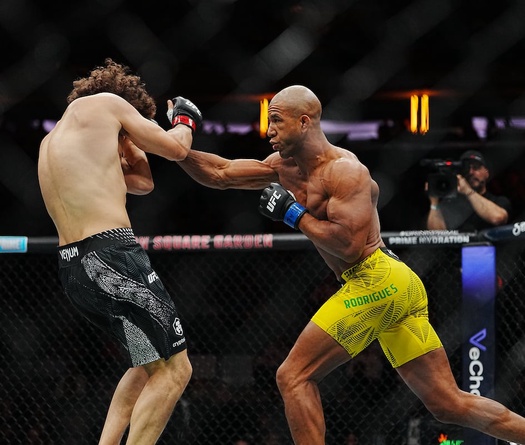"Robocop" Gregory Rodrigues thách thức 2 cựu vương sau UFC 322