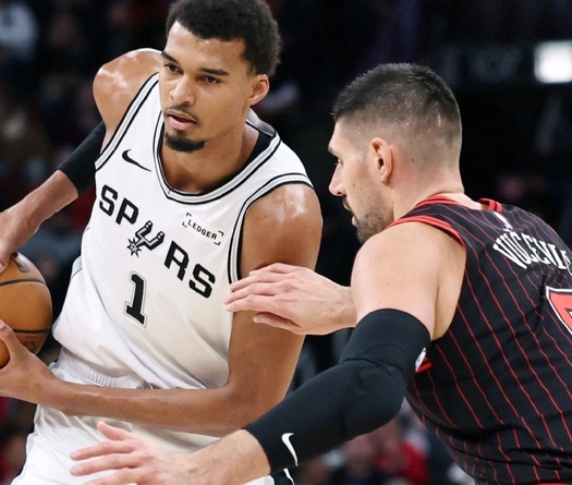 Thần đồng Victor Wembanyama chấn thương khi đang "bay cao" về phong độ: Spurs gặp khó!