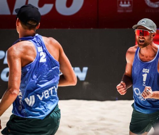 Schalk & Shaw ngược dòng ngoạn mục, tiến vào tứ kết sau trận chiến ba set