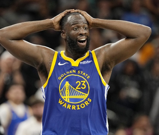 NBA cảnh cáo Draymond Green sau vụ cự cãi với người hâm mộ