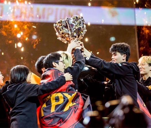 LPL mua lại suất thi đấu của FunPlus Phoenix: Lời cảnh báo cho tương lai LOL Esports?