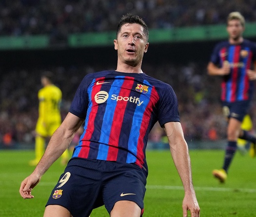 Barcelona yêu cầu Lewandowski... ngừng ghi bàn để tránh phải trả tiền