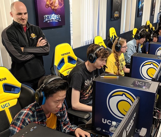 Khám phá vai trò của Coach - Người thầy của ngành Esports