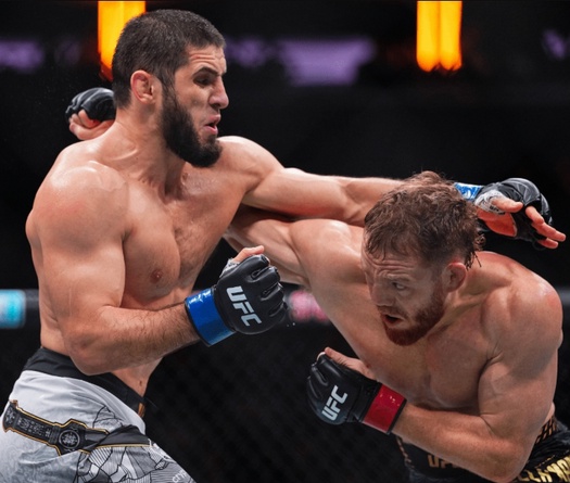 Islam Makhachev tăng cân sốc ở UFC 322 như thế nào?