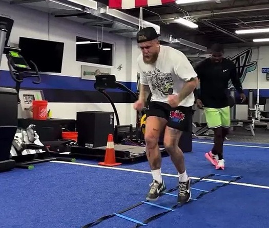 Hé lộ hình ảnh Jake Paul "build cơ bắp" để so găng Anthony Joshua