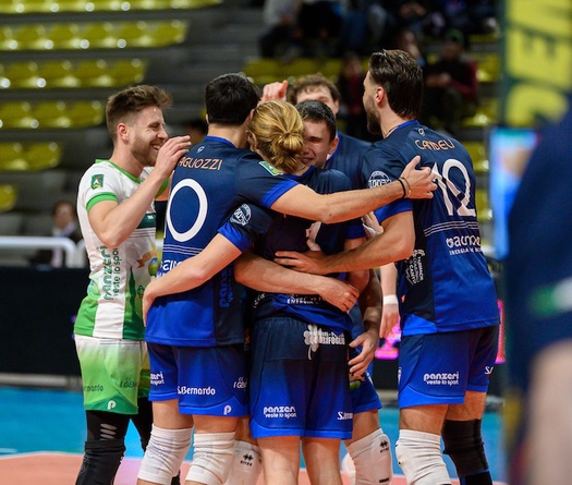 Chủ Nhật nảy lửa ở Taranto: "Săn" điểm quyết định tại Serie A2