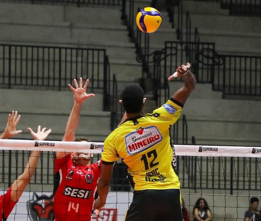 Praia Clube duy trì phong độ hoàn hảo, Minas có chiến thắng đầu tiên tại Superliga