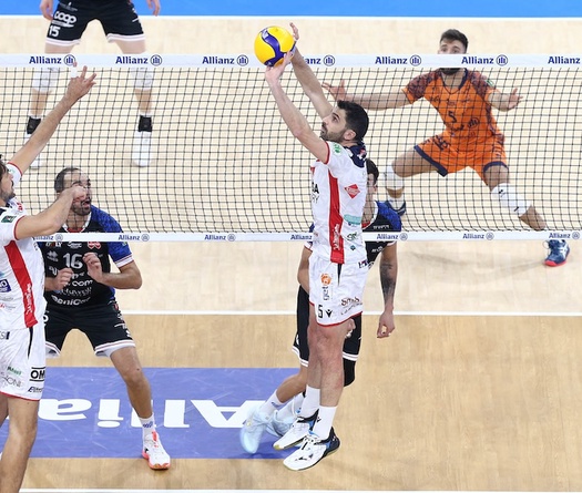 Milano áp đảo Grottazzolina, khép lại vòng 6 SuperLega bằng chiến thắng nhẹ nhàng