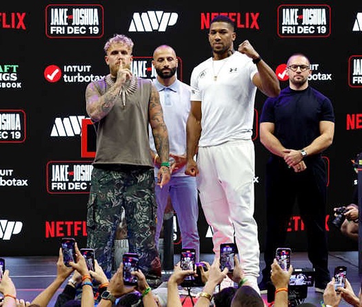 Những bức ảnh gây sốc vì Jake Paul lép vế trước Anthony Joshua