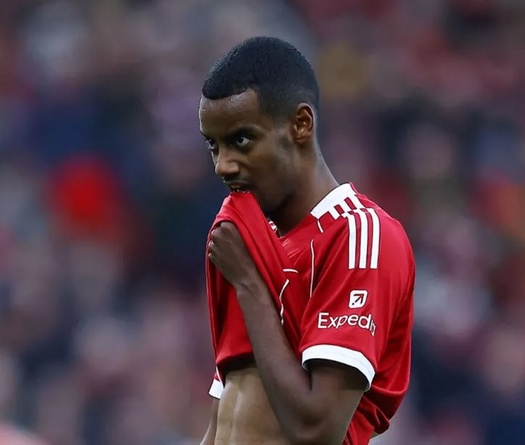 Isak là cầu thủ Liverpool đầu tiên kể từ năm 1906 đạt cột mốc đáng lo ngại