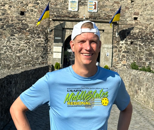 Bất chấp nguy hiểm, HLV Mỹ đến Ukraine để dạy pickleball