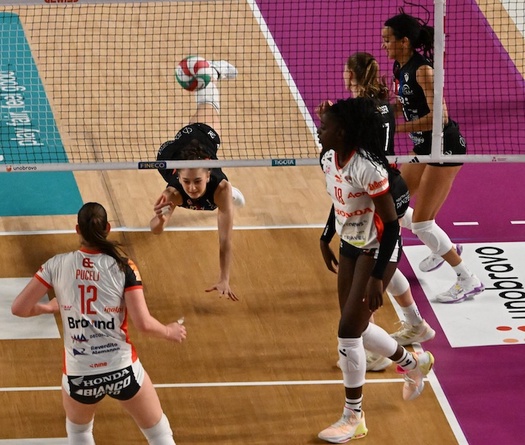 Serie A1 Ý: Bergamo thắng nghẹt thở, Scandicci, Milano và Chieri cũng giành những chiến thắng then chốt