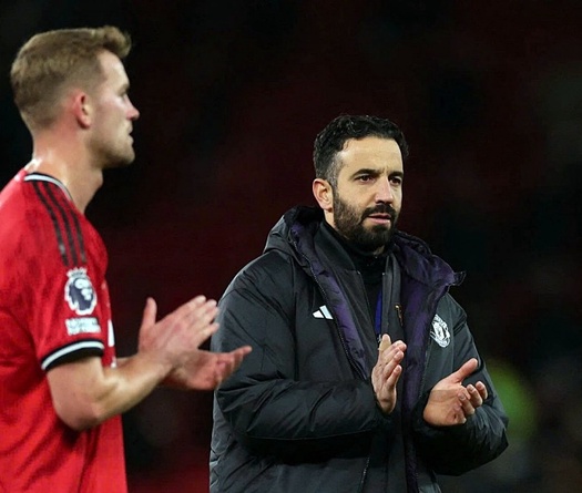 Ruben Amorim nói "cầu thủ Man Utd cần... tát nhau" như Everton