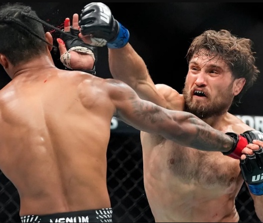 Ethyn Ewing bảo vệ bại tướng Malcolm Wellmaker sau trận thua ở UFC 322