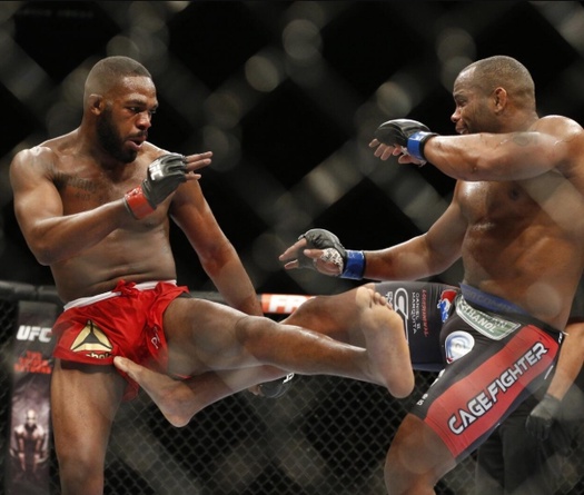 Jon Jones muốn đánh trận 3 với Daniel Cormier với mục đích từ thiện