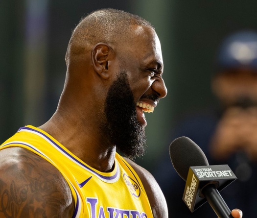 Tương lai LeBron James: Mùa giải cuối cùng hay một chuyến "Farewell Tour" vào năm sau?
