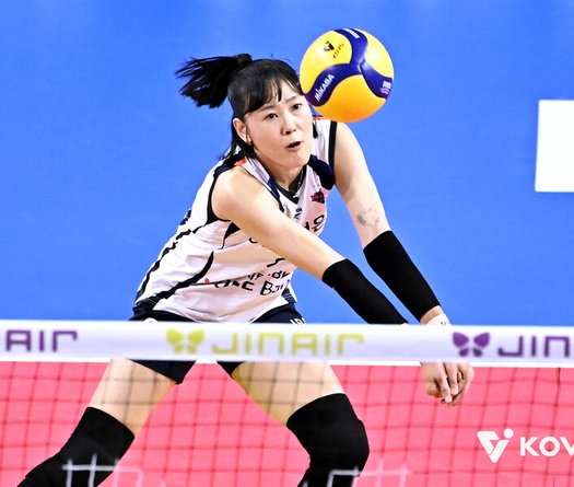 Im Myeong-ok cùng IBK chấm dứt chuỗi thua, tri ân huấn luyện viên Kim Ho-chul