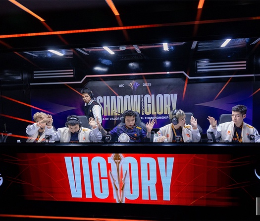 Kết quả AIC 2025 ngày 27/11: Team Flash gây địa chấn, FULL SENSE thị uy sức mạnh