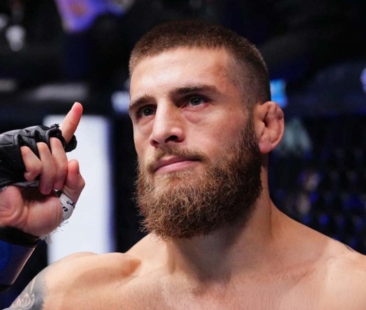 Aleksandre Topuria: “Tôi muốn tiếp tục sống cuộc đời này” sau chiến thắng tại UFC Qatar