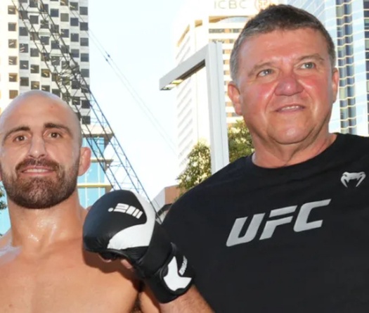 HLV của Alexander Volkanovski "không phục" vì trận tranh đai ở UFC 324