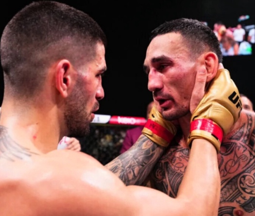 Max Holloway lên tiếng ủng hộ Ilia Topuria tạm rời UFC