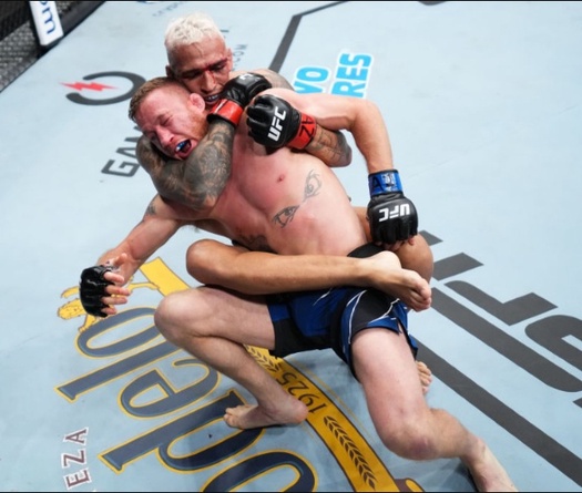 Charles Oliveira chỉ ra “điểm yếu” của Justin Gaethje trước Paddy Pimblett