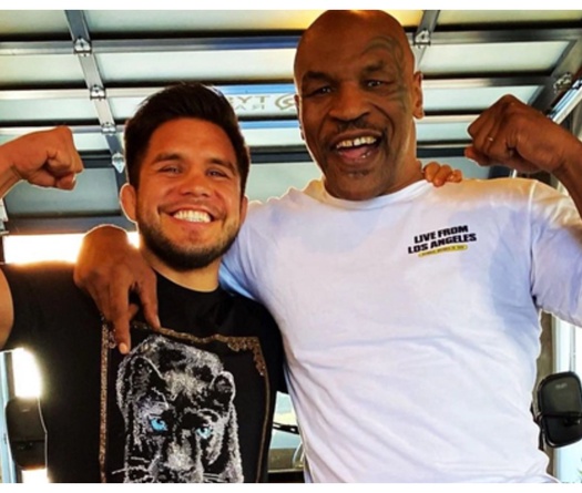 Mike Tyson khen ngợi Henry Cejudo khi “bắt chước hoàn hảo” cú đấm thương hiệu