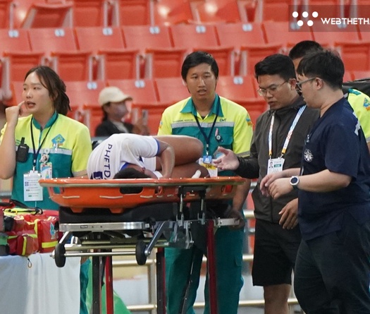 “Tai nạn kép” SEA Games 33: Hậu vệ U22 Lào vừa chấn thương nặng vừa bị thẻ đỏ