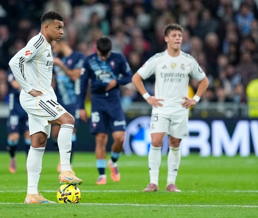 Real Madrid chỉ còn 9 cầu thủ và hứng chịu thất bại đáng xấu hổ trên sân nhà
