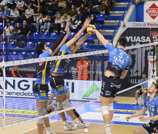 Các đội khách áp đảo vòng 10 SuperLega: Cuộc đua vô địch ngày càng khốc liệt