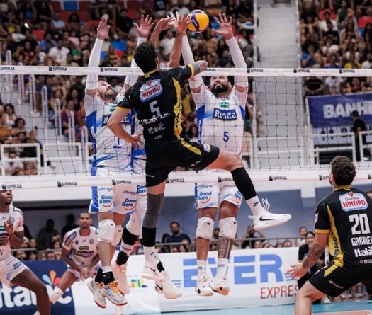 Renata vượt lên đứng thứ hai tại Superliga Brazil sau chiến thắng ấn tượng