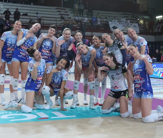 Novara khẳng định đẳng cấp với chiến thắng kéo dài 4 set trước Monviso