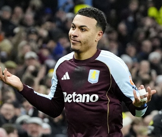 Cú đúp của Rogers giúp Aston Villa đánh bại MU và thu hẹp khoảng cách với Arsenal