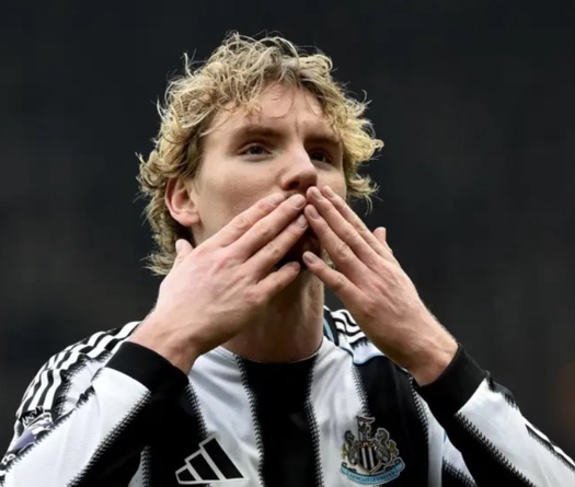 Woltemade, gã khổng lồ cao hai mét tăng giá trị 833% chỉ trong một năm